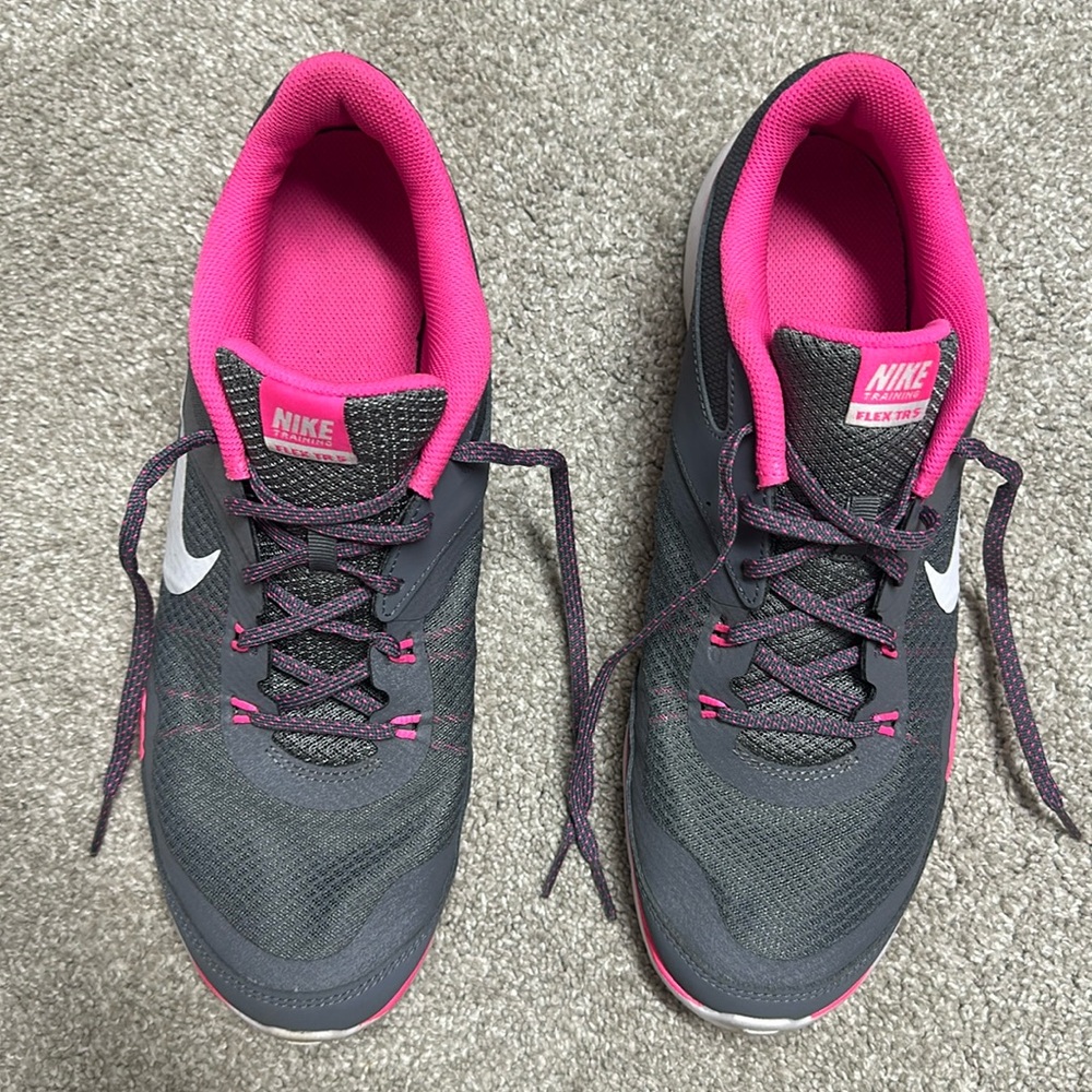 Barely worn Nike Sneakers